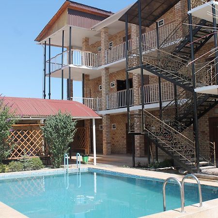 Hotel Адилет Cholpon-Ata Exterior foto