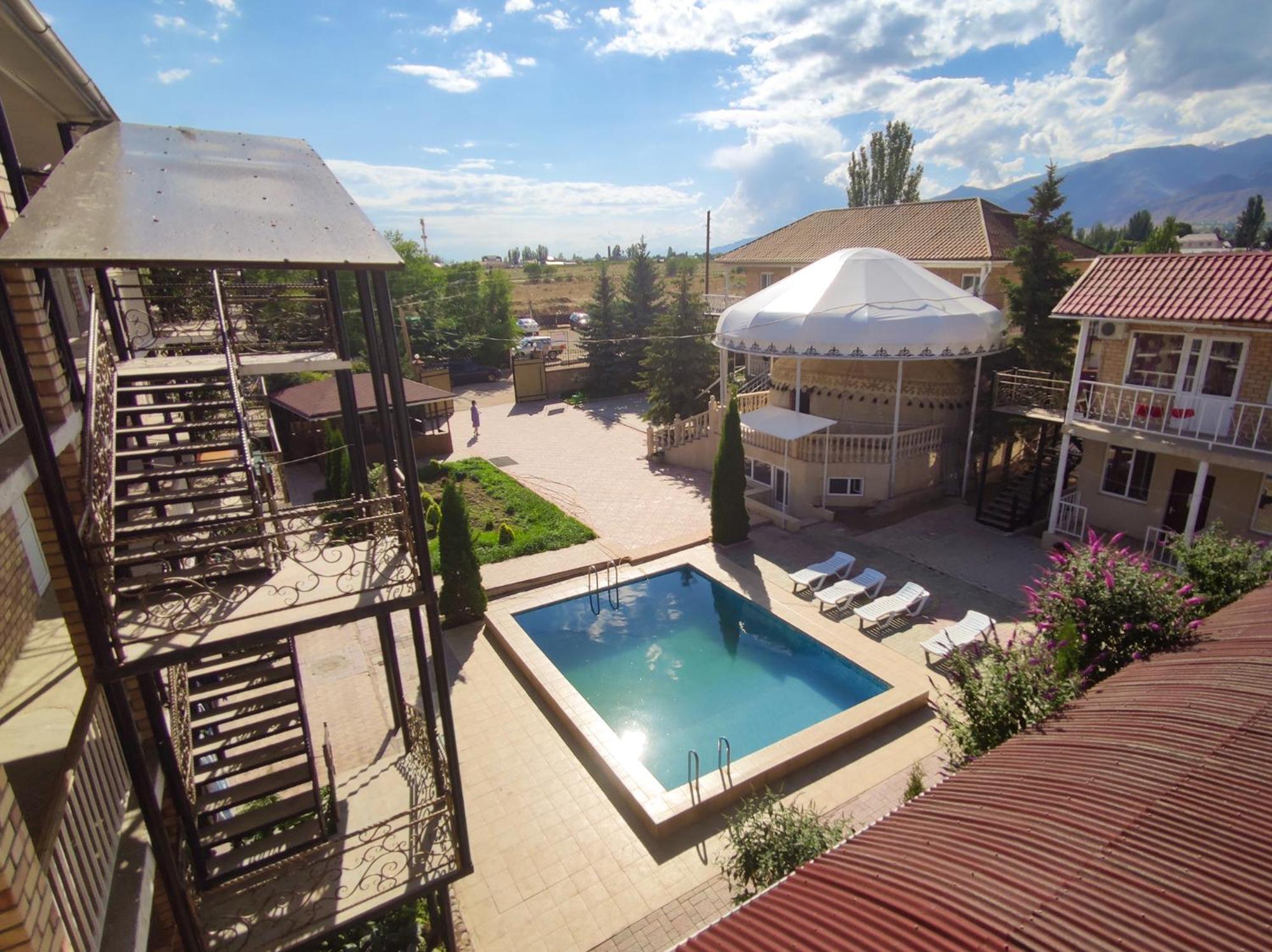 Hotel Адилет Cholpon-Ata Exterior foto