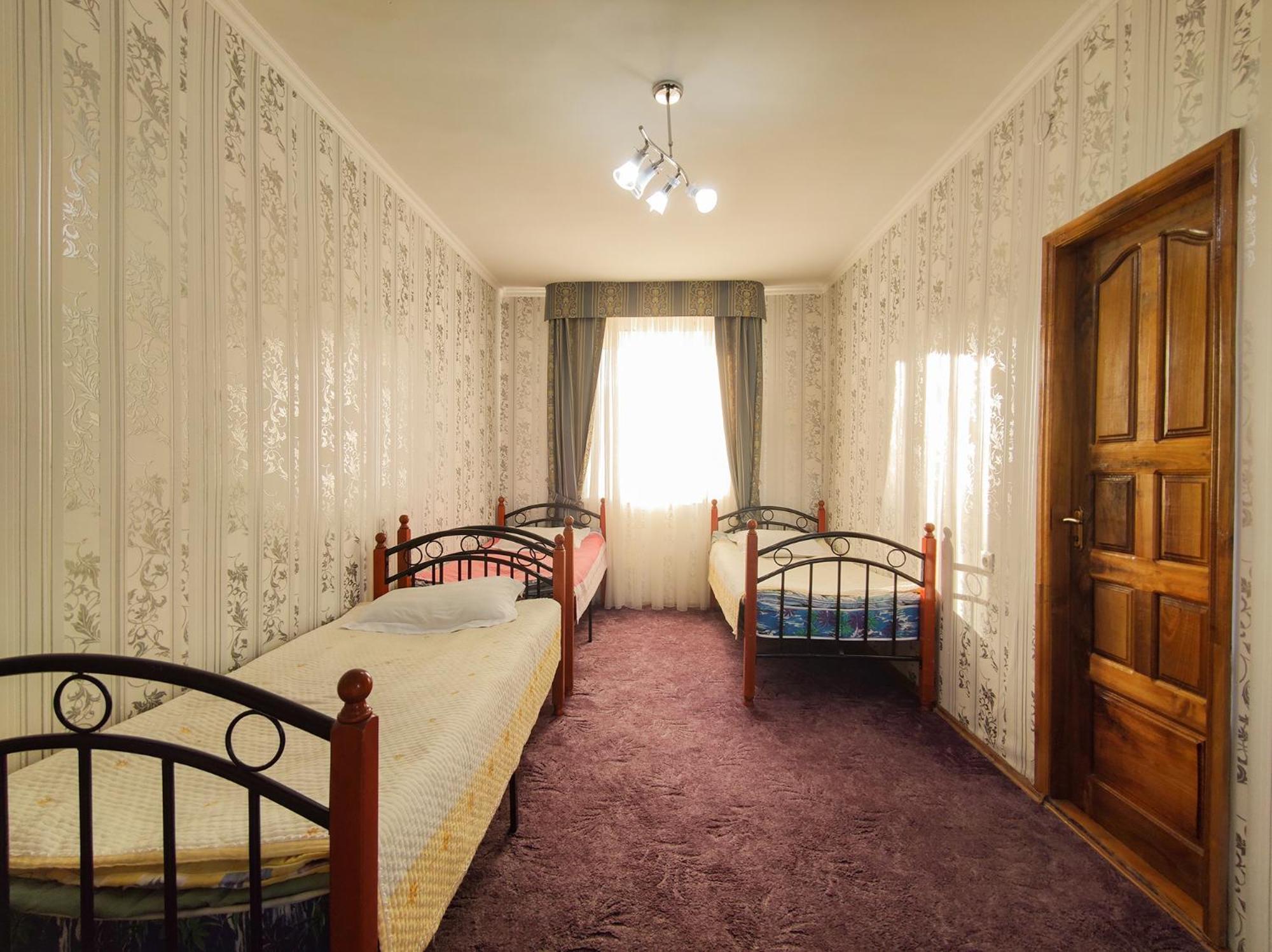 Hotel Адилет Cholpon-Ata Exterior foto