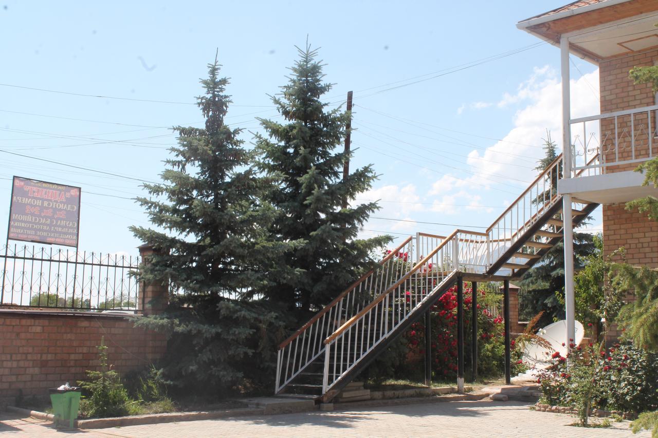 Hotel Адилет Cholpon-Ata Exterior foto
