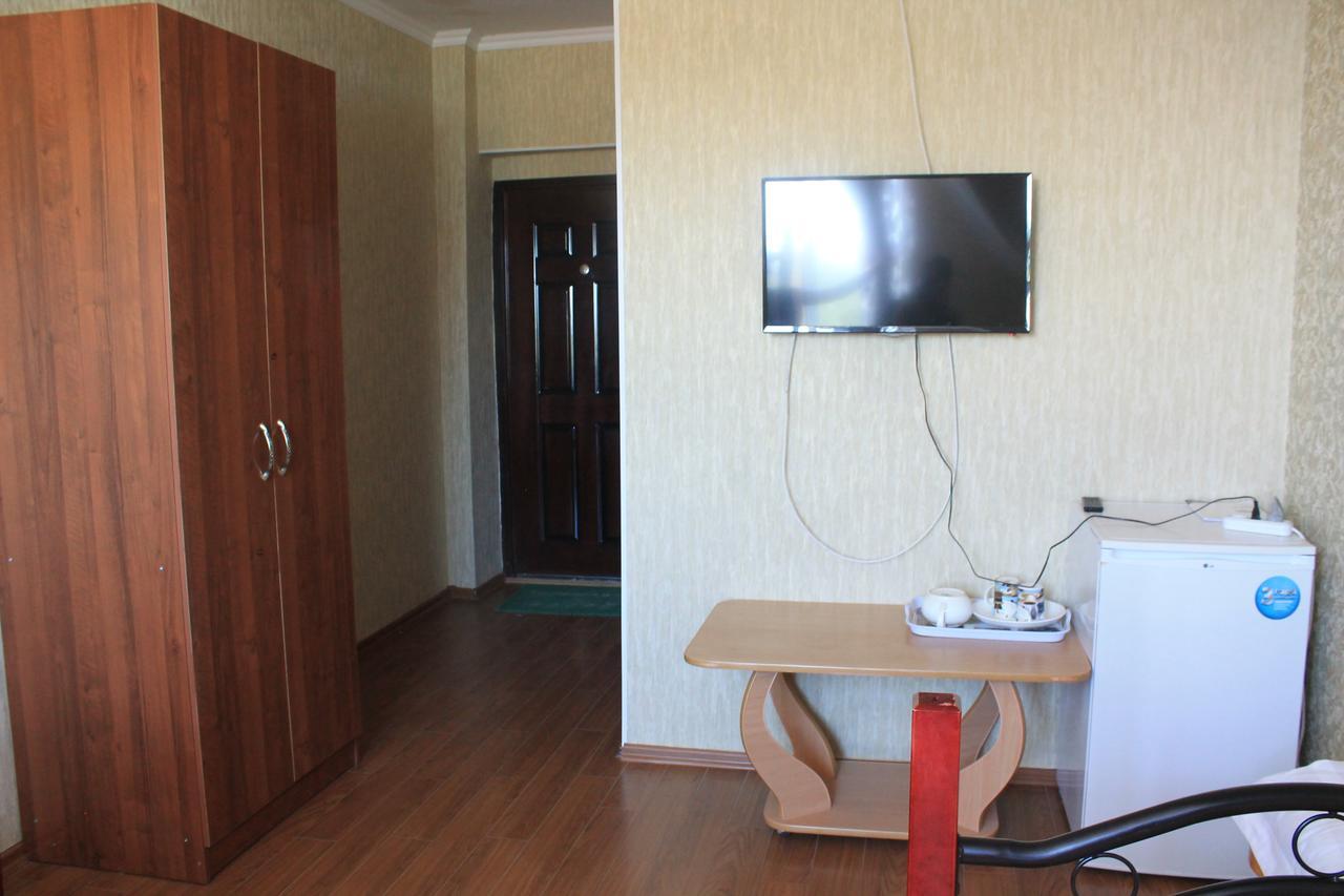 Hotel Адилет Cholpon-Ata Exterior foto