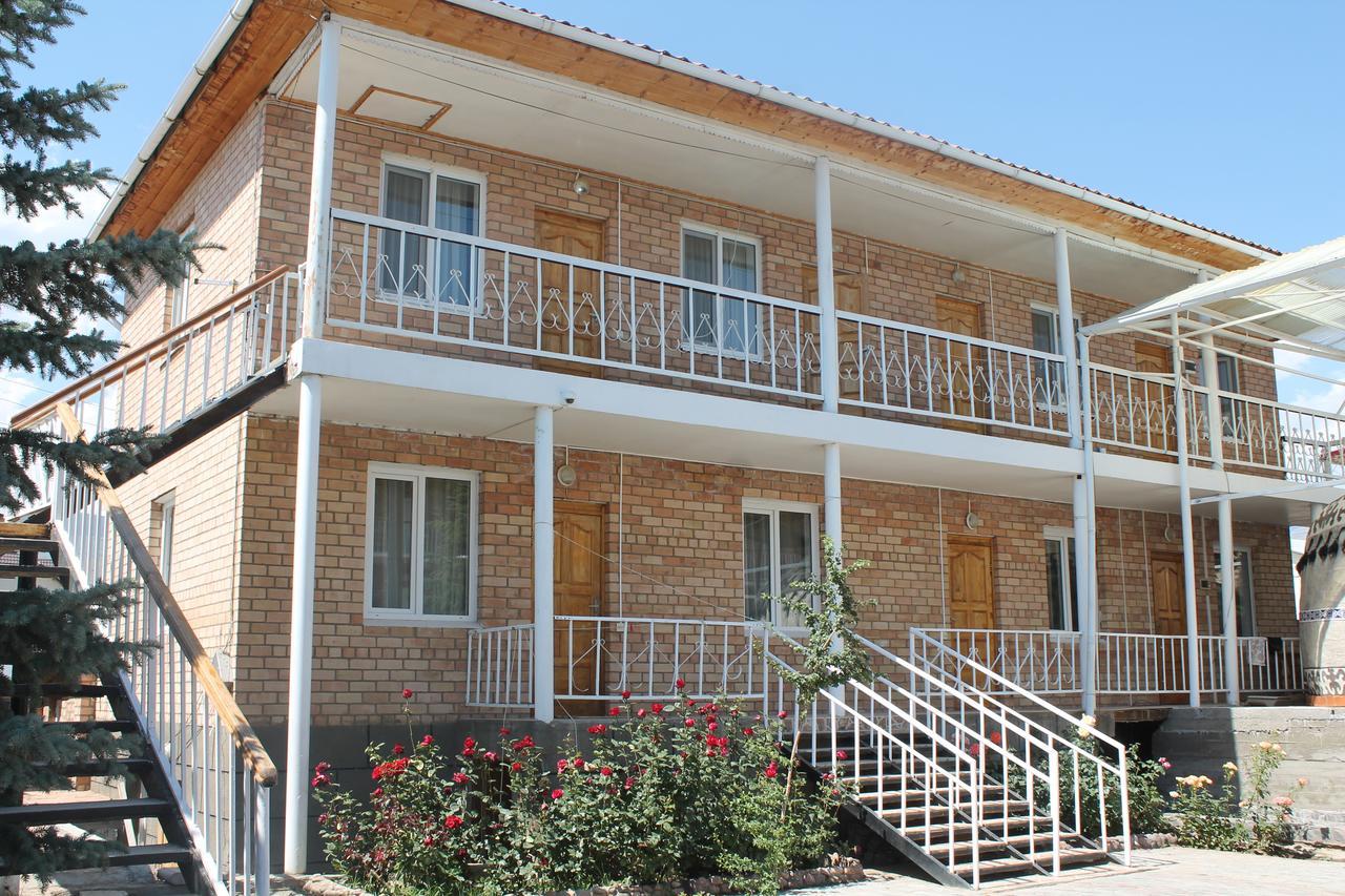 Hotel Адилет Cholpon-Ata Exterior foto